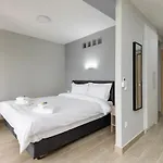Caravanserai Studio 8