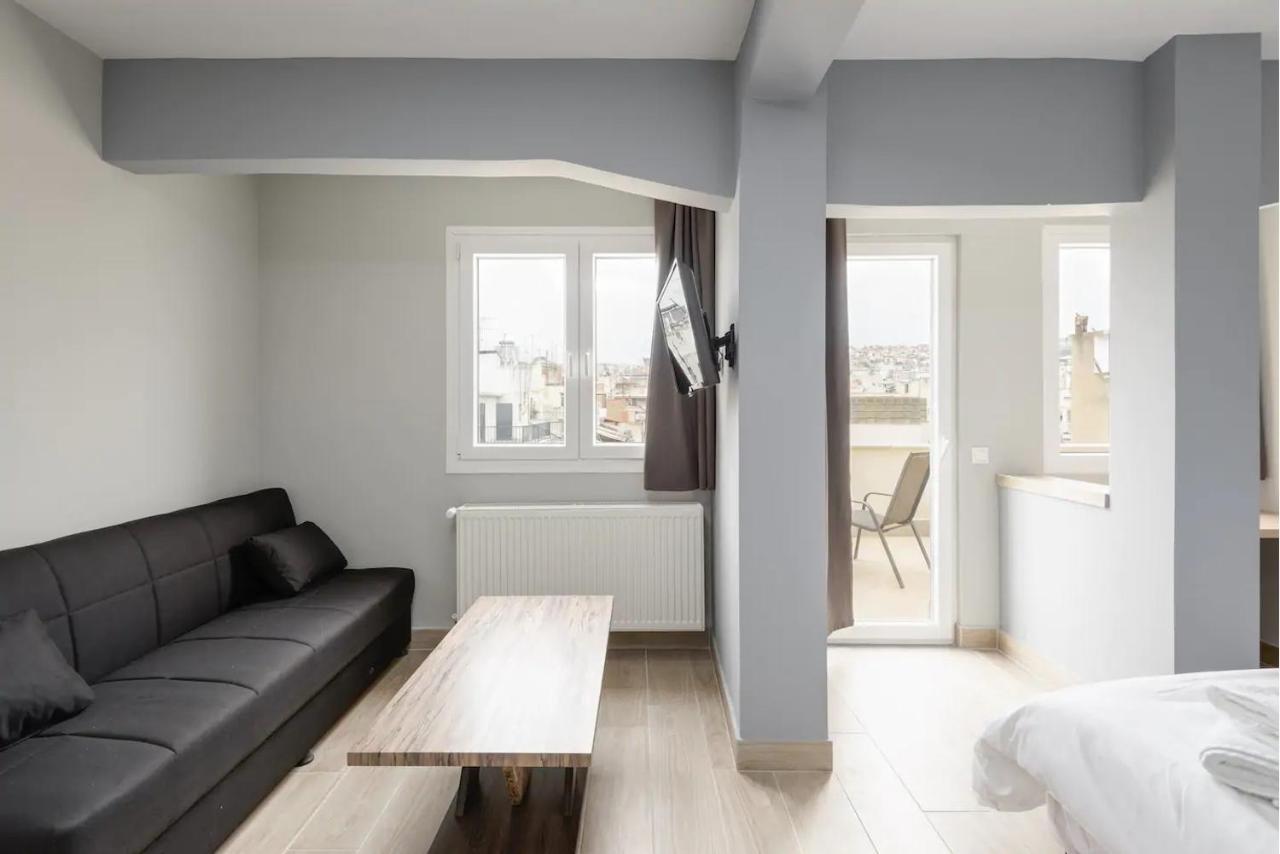 Caravanserai Studio 8 *